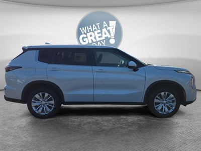 2026 Mitsubishi Outlander ES