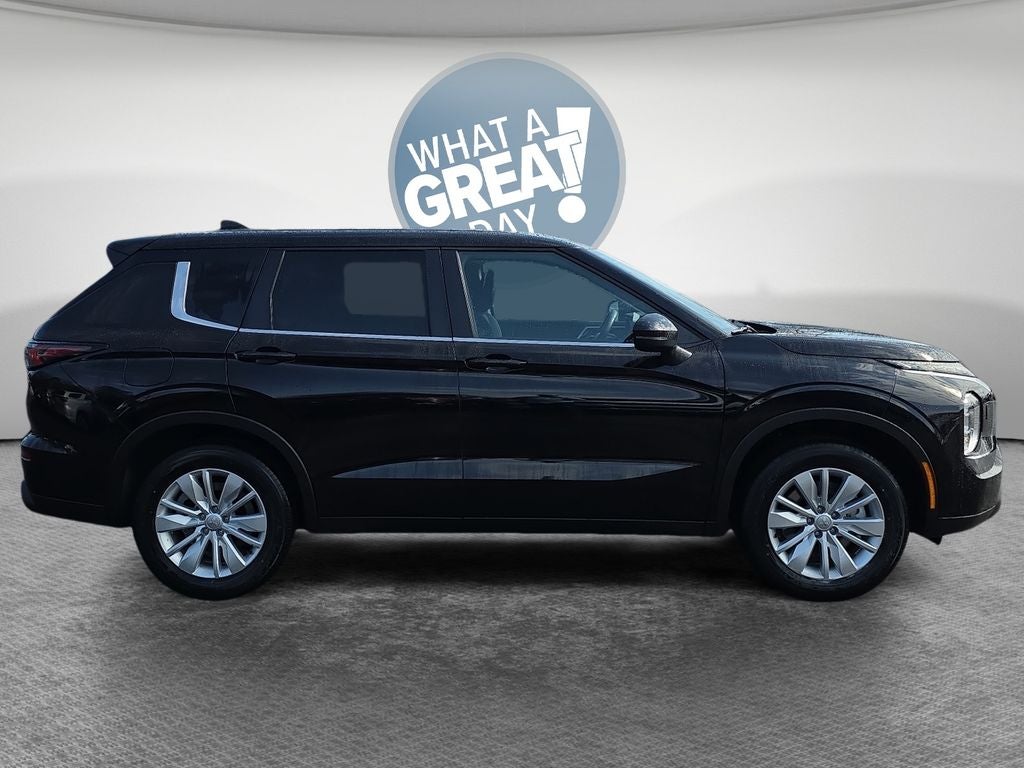 2026 Mitsubishi Outlander ES