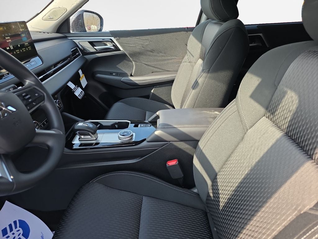 2026 Mitsubishi Outlander ES
