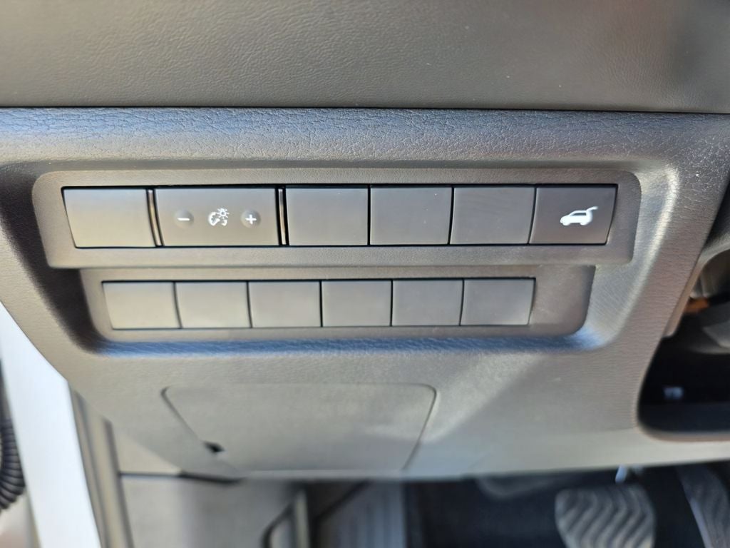 2025 Mitsubishi Outlander Base