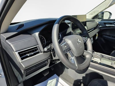 2025 Mitsubishi Outlander Base