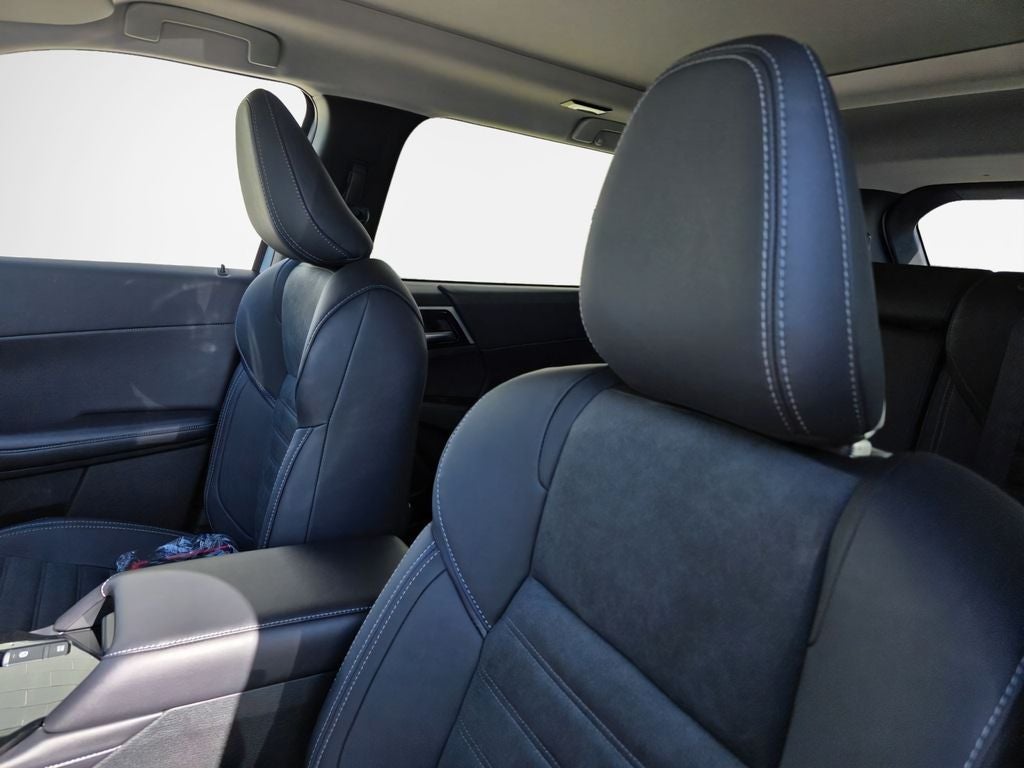 2025 Mitsubishi Outlander Base