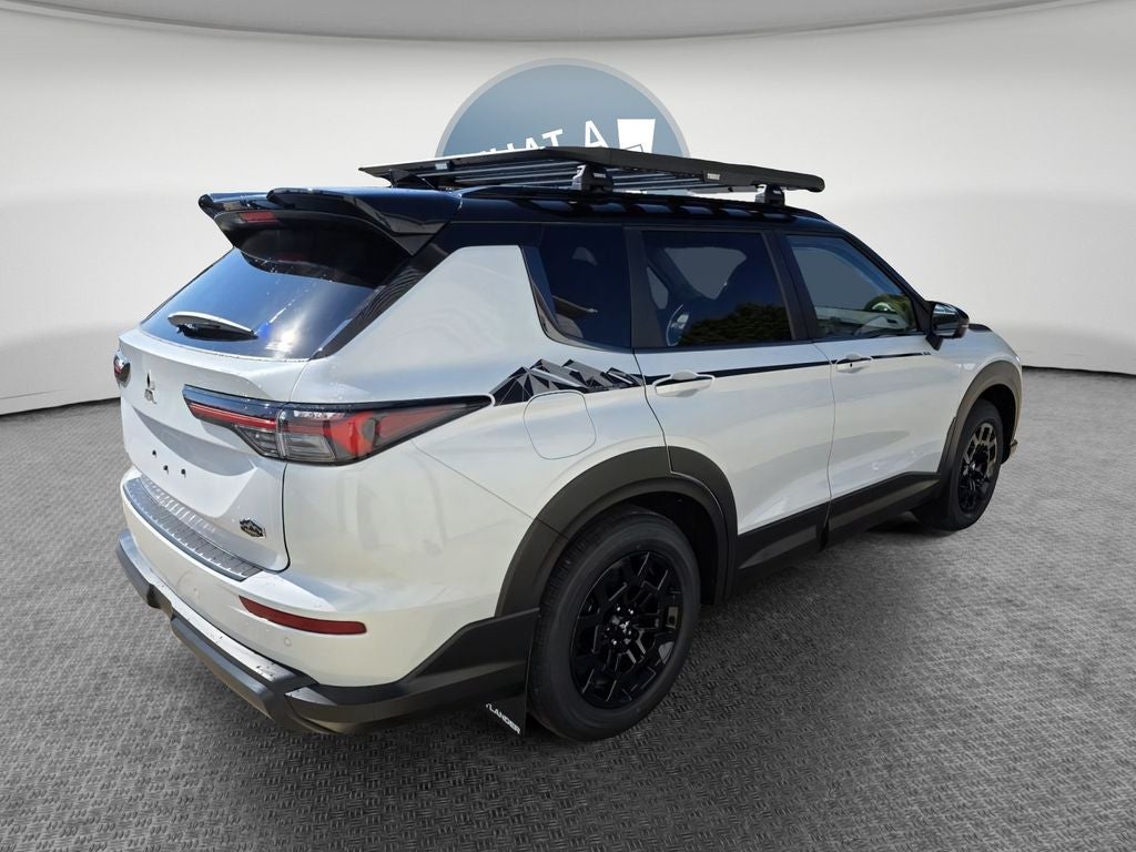 2025 Mitsubishi Outlander Base