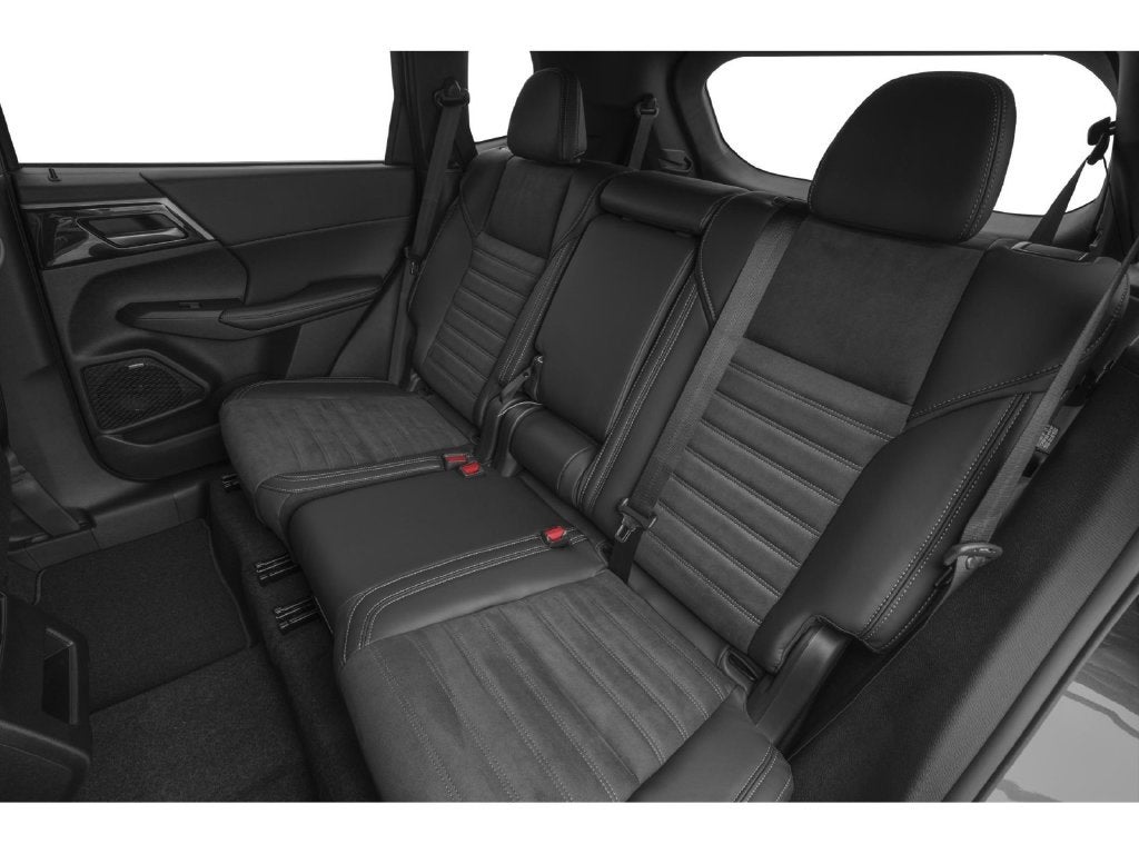2027 Mitsubishi Outlander SE