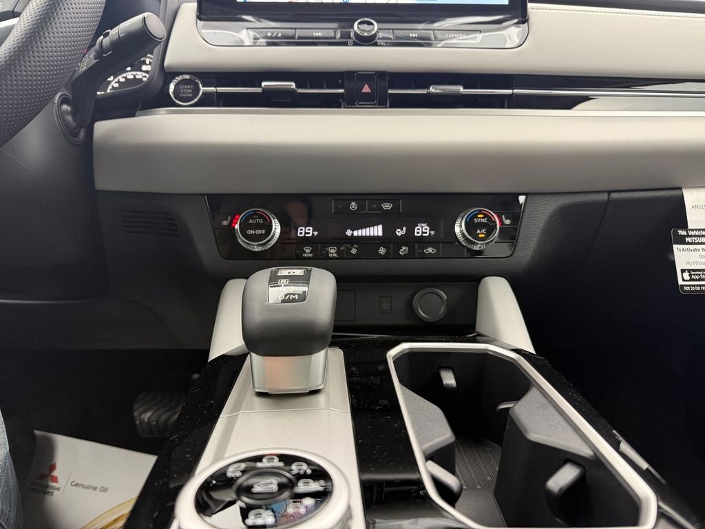 2026 Mitsubishi Outlander Base