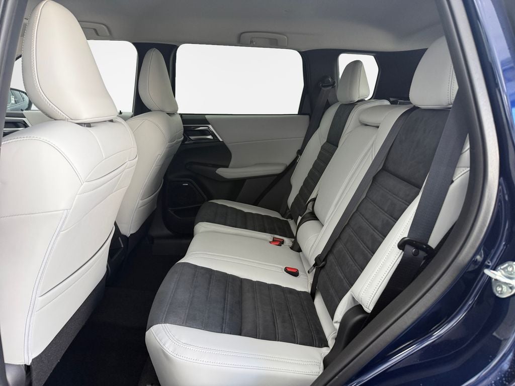 2026 Mitsubishi Outlander Base