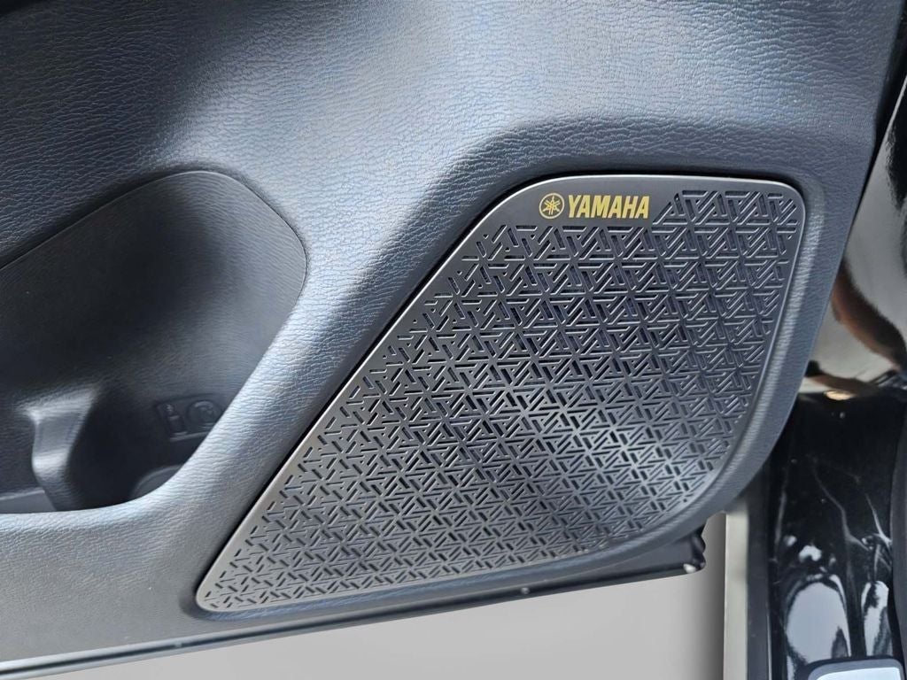 2025 Mitsubishi Outlander Base