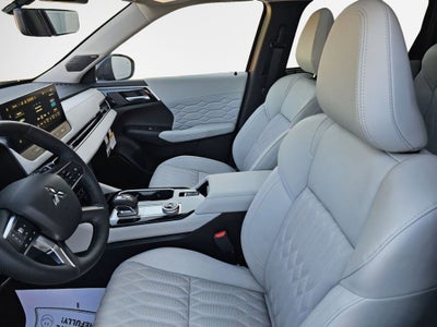 2025 Mitsubishi Outlander Base