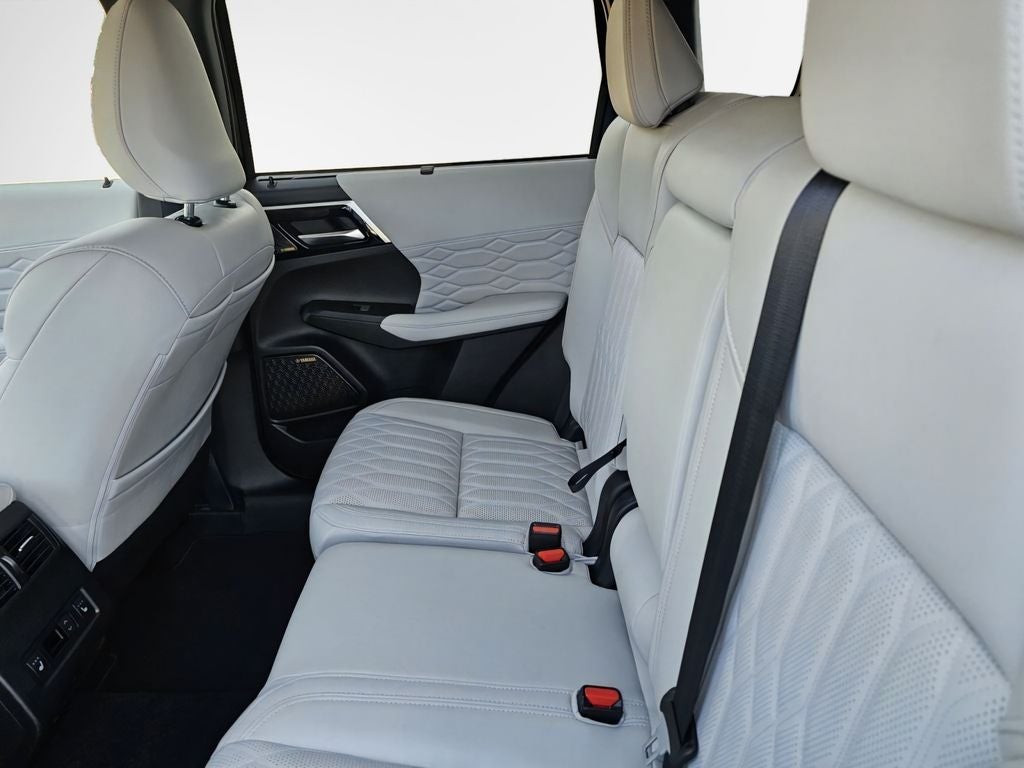 2025 Mitsubishi Outlander Base