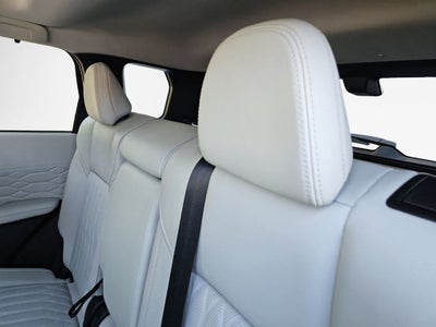 2025 Mitsubishi Outlander Base