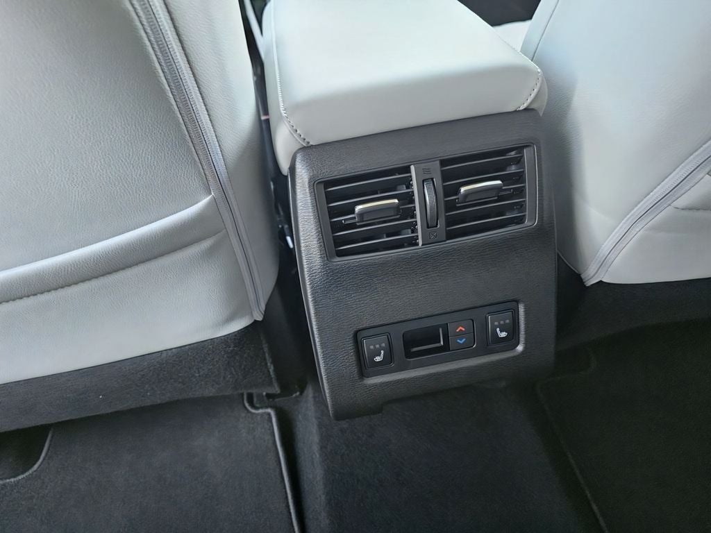 2025 Mitsubishi Outlander Base