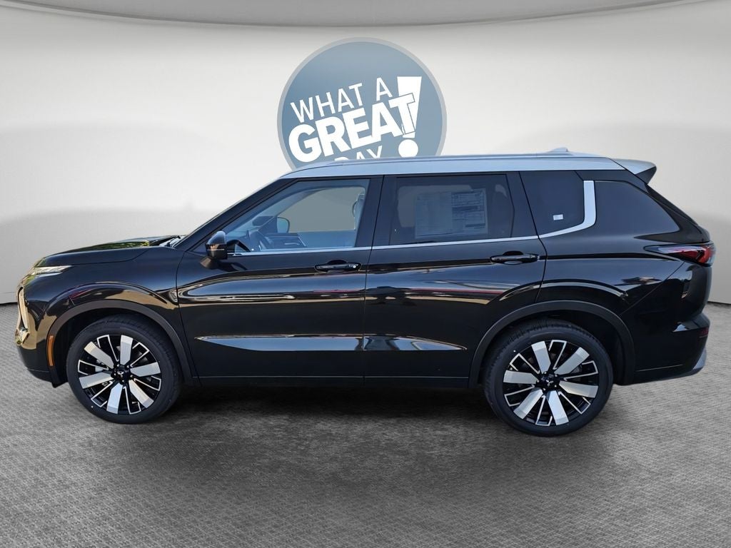 2025 Mitsubishi Outlander Base