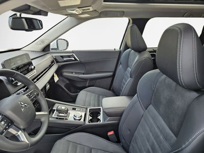 2025 Mitsubishi Outlander PHEV Base