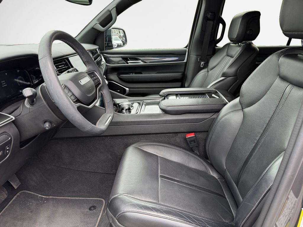 2023 Jeep Wagoneer Base