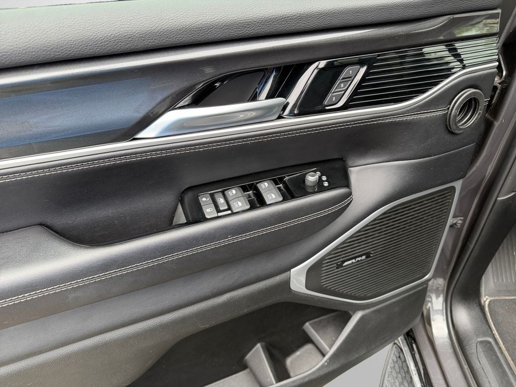 2023 Jeep Wagoneer Base