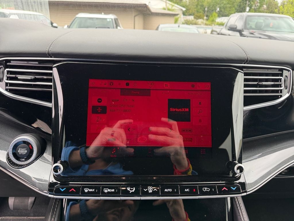 2023 Jeep Wagoneer Base