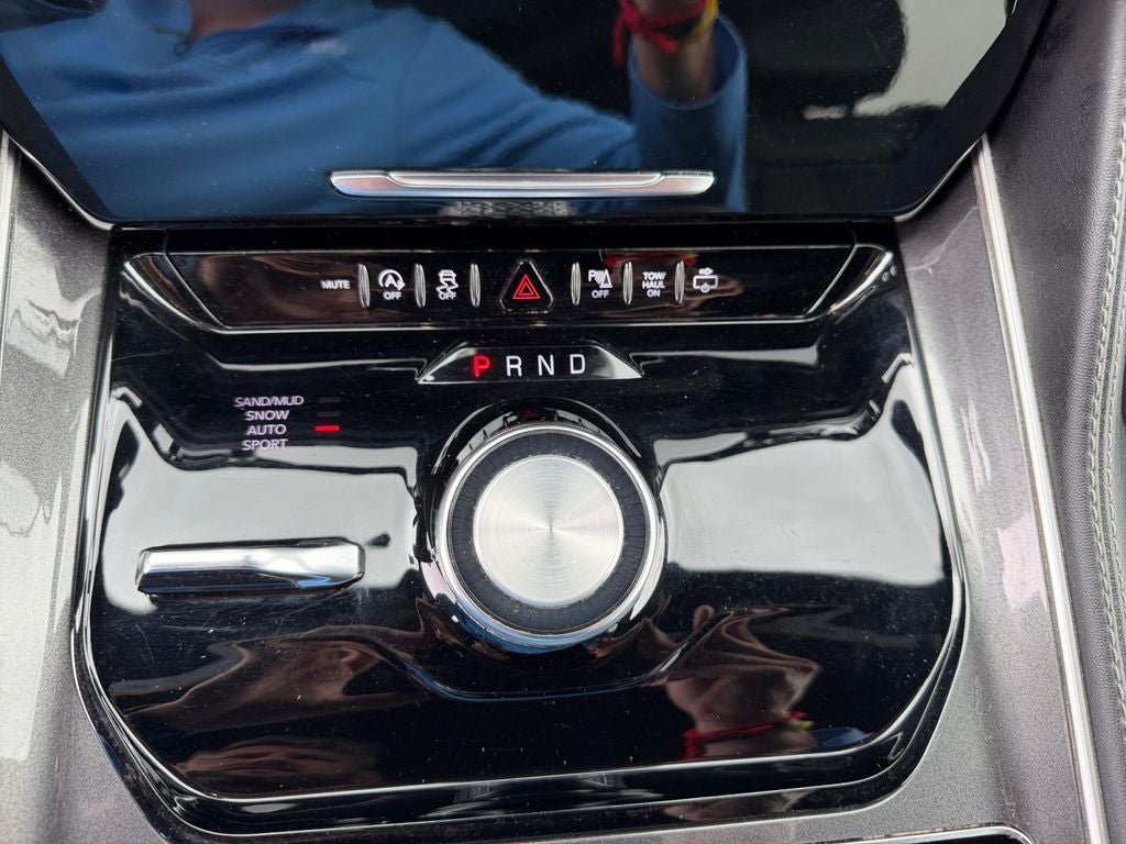 2023 Jeep Wagoneer Base