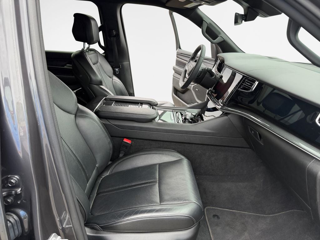 2023 Jeep Wagoneer Base