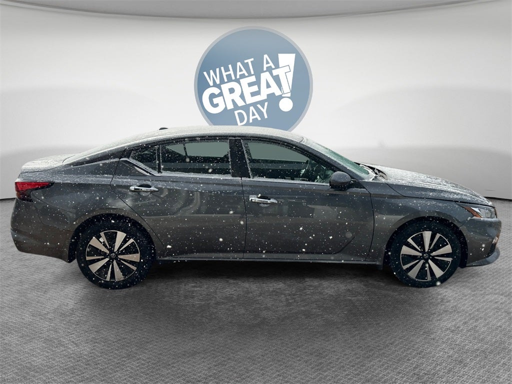 Used 2021 Nissan Altima SV with VIN 1N4BL4DV9MN416463 for sale in Irwin, PA