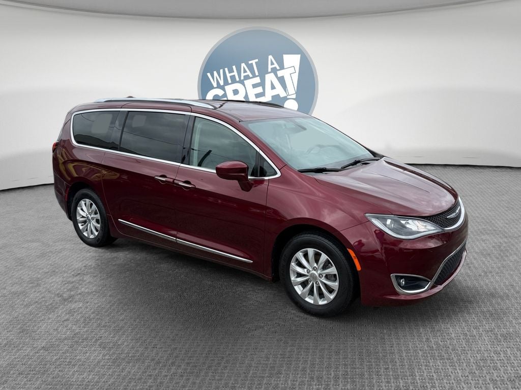 2018 Chrysler Pacifica Touring L's photo
