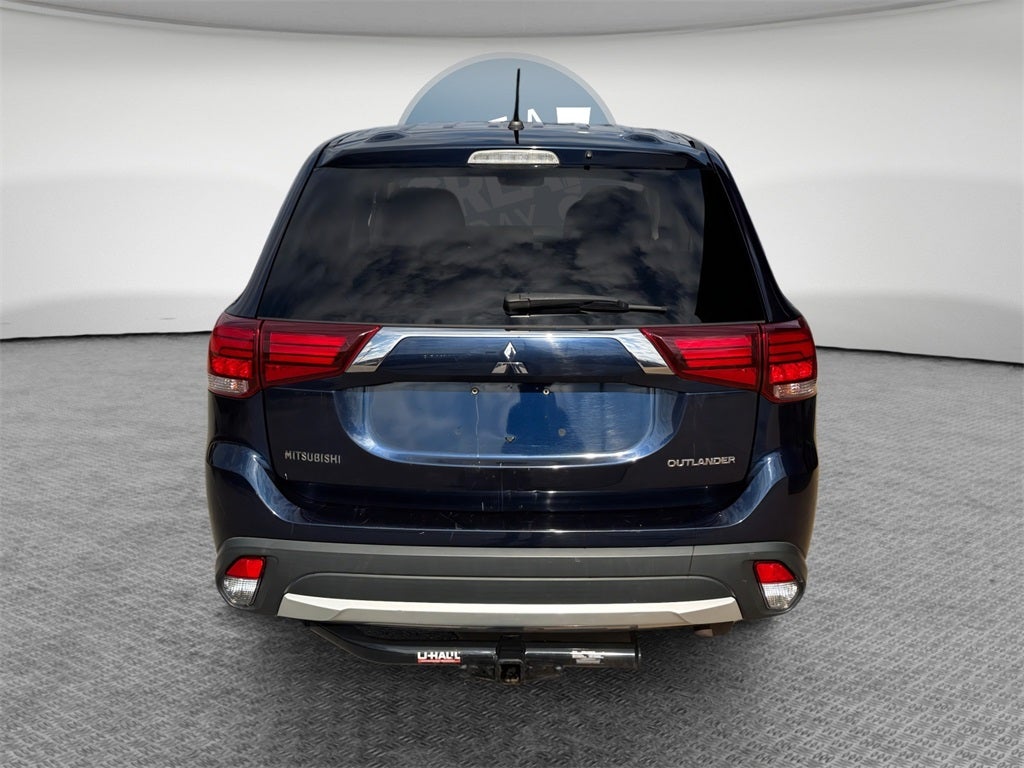 2016 Mitsubishi Outlander ES