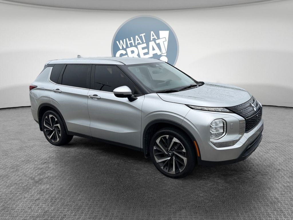 2022 Mitsubishi Outlander ES S-AWC's photo