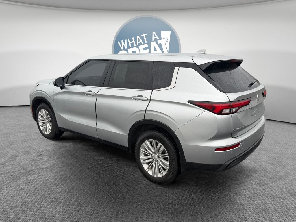 2023 Mitsubishi Outlander ES