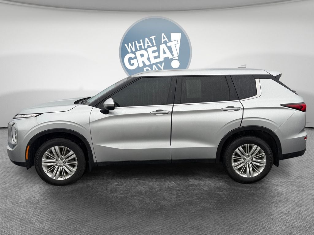 2023 Mitsubishi Outlander ES