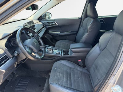 2023 Mitsubishi Outlander SE