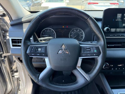 2023 Mitsubishi Outlander SE