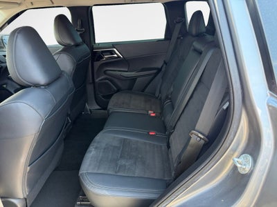 2023 Mitsubishi Outlander SE