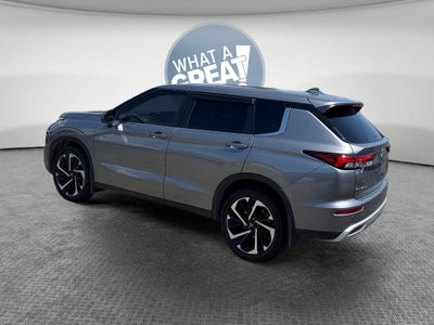 2023 Mitsubishi Outlander SE