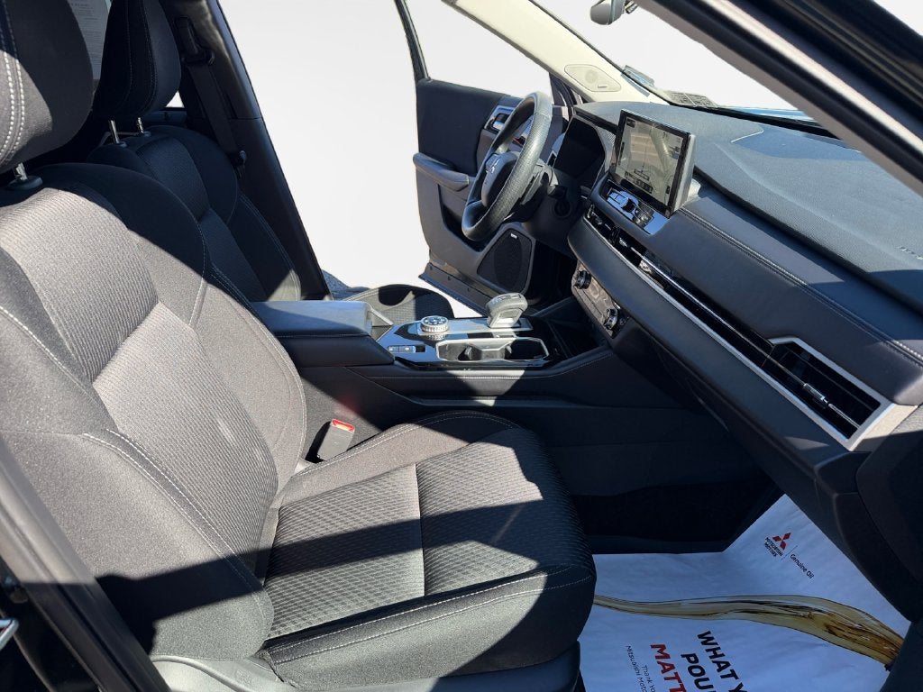 2025 Mitsubishi Outlander ES