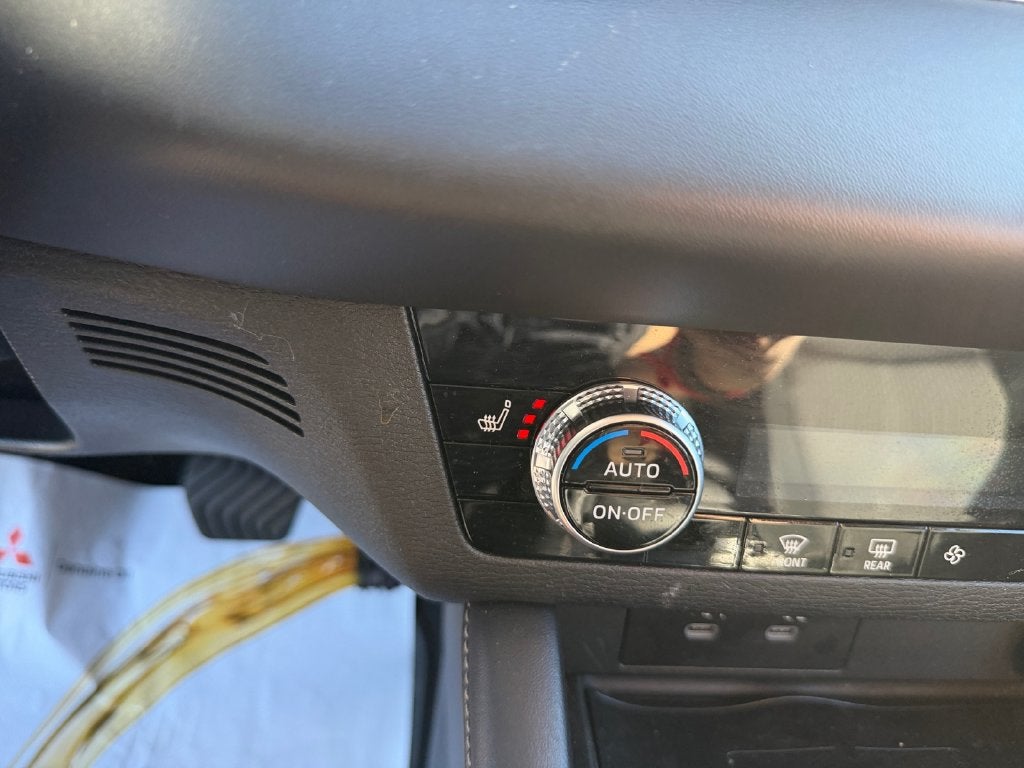 2025 Mitsubishi Outlander ES