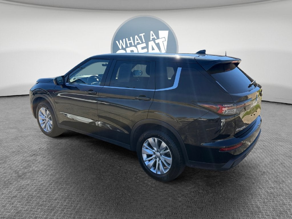 2025 Mitsubishi Outlander ES