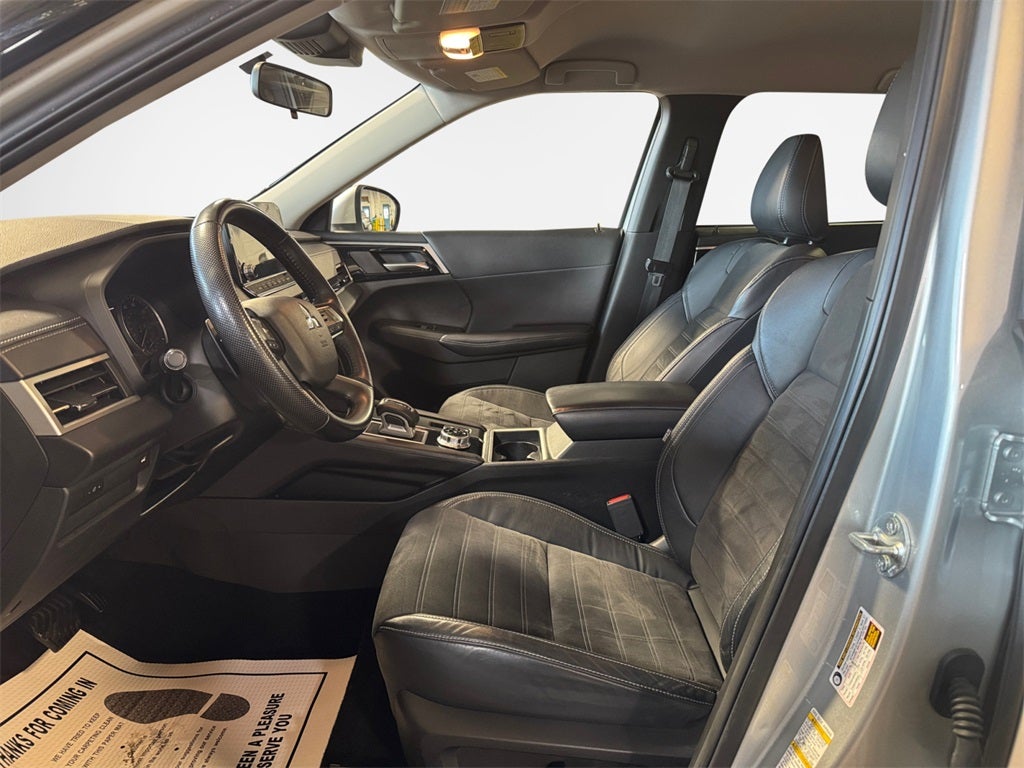 2023 Mitsubishi Outlander SE