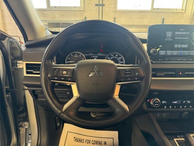 2023 Mitsubishi Outlander SE