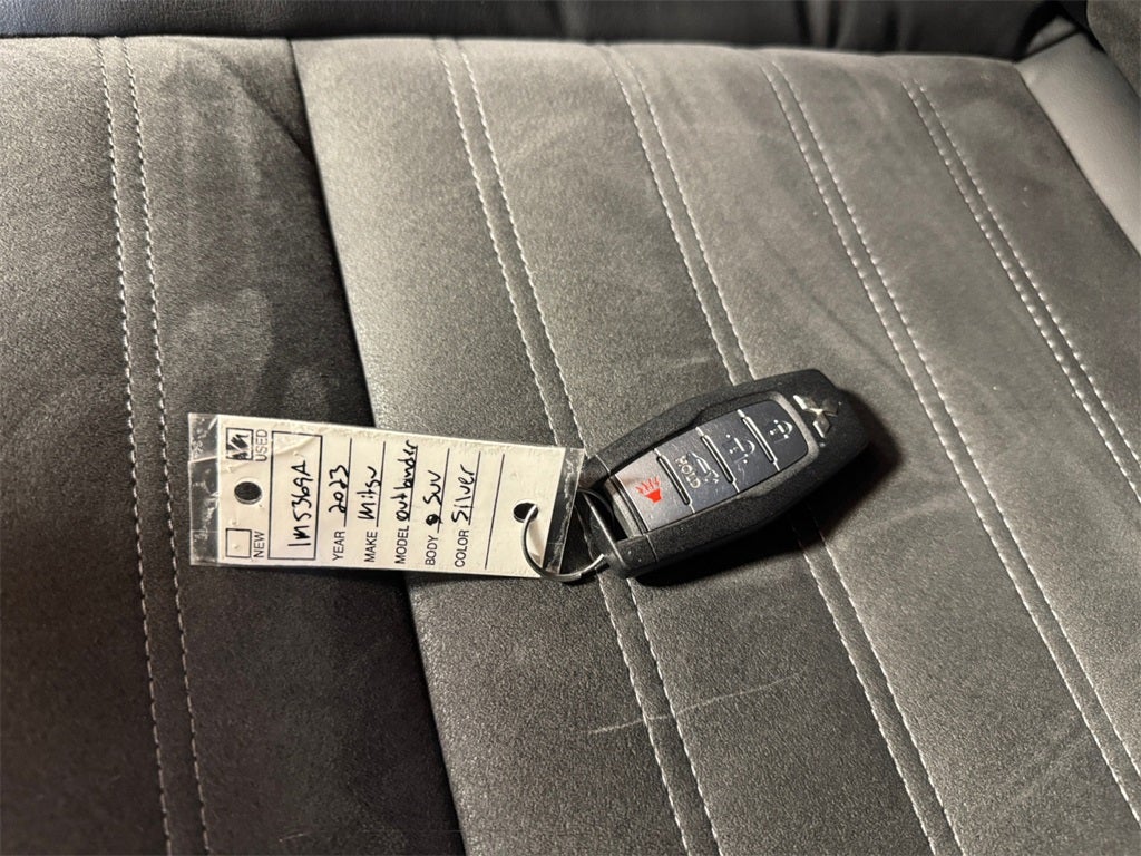 2023 Mitsubishi Outlander SE