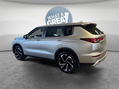 2023 Mitsubishi Outlander SE