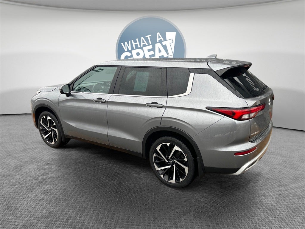 2023 Mitsubishi Outlander SE