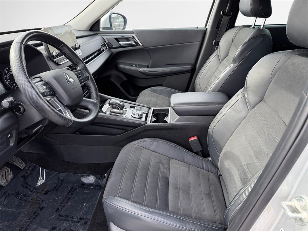 2023 Mitsubishi Outlander SE