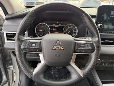 2023 Mitsubishi Outlander SE