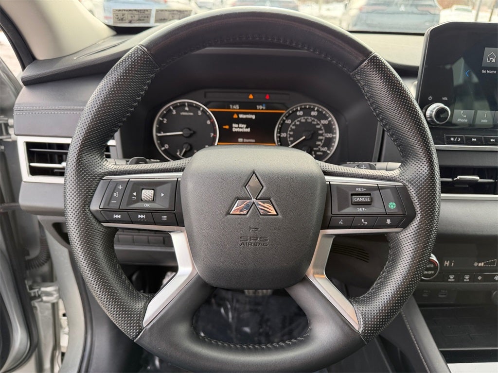 2023 Mitsubishi Outlander SE