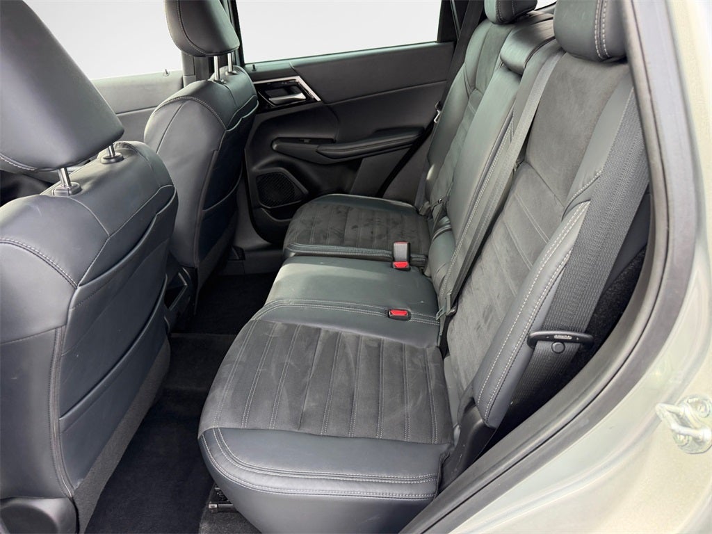 2023 Mitsubishi Outlander SE