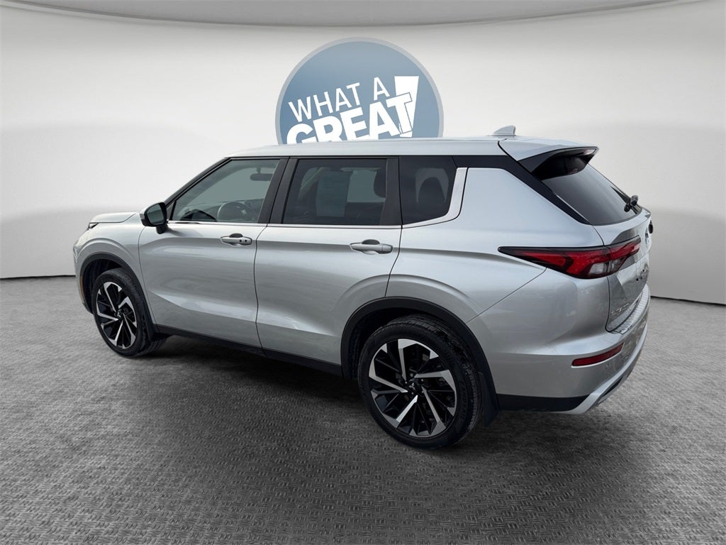 2023 Mitsubishi Outlander SE