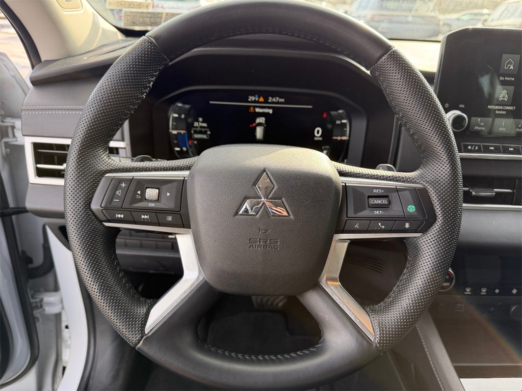 2023 Mitsubishi Outlander SE TECH PACKAGE