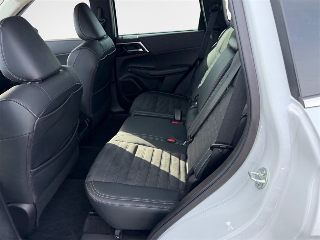 2023 Mitsubishi Outlander SE TECH PACKAGE