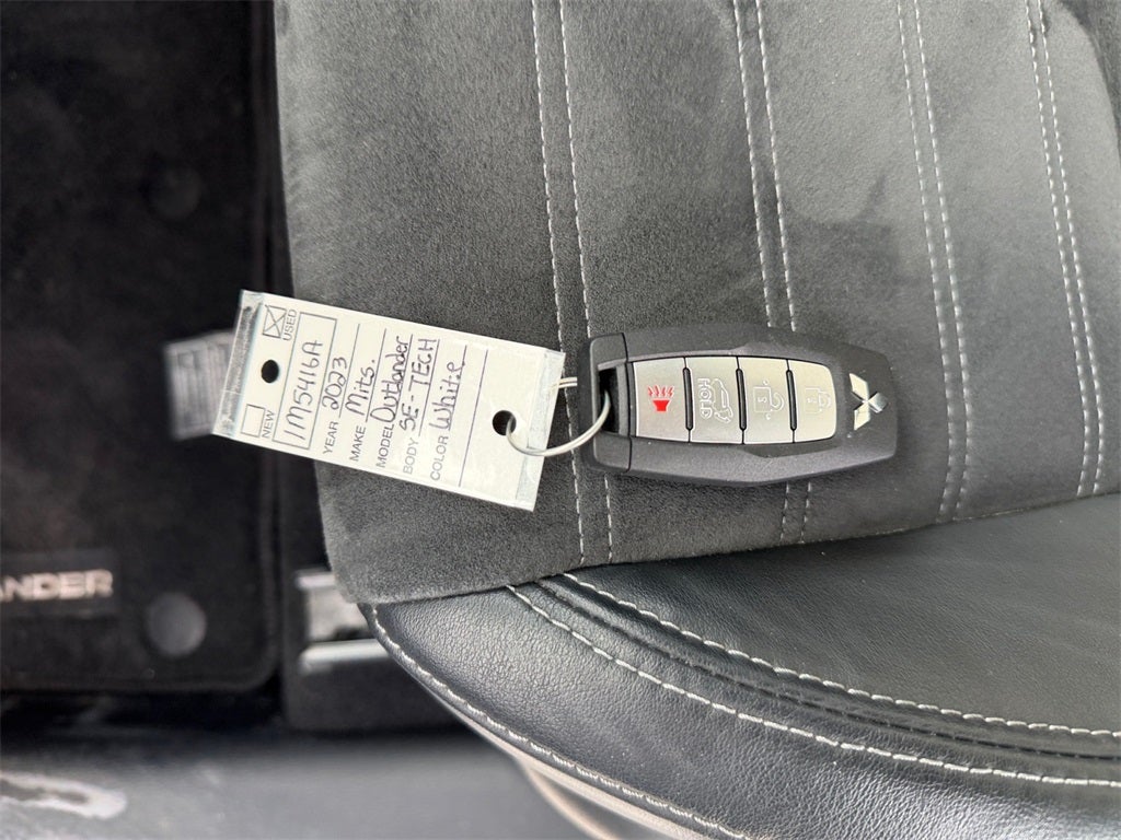 2023 Mitsubishi Outlander SE TECH PACKAGE