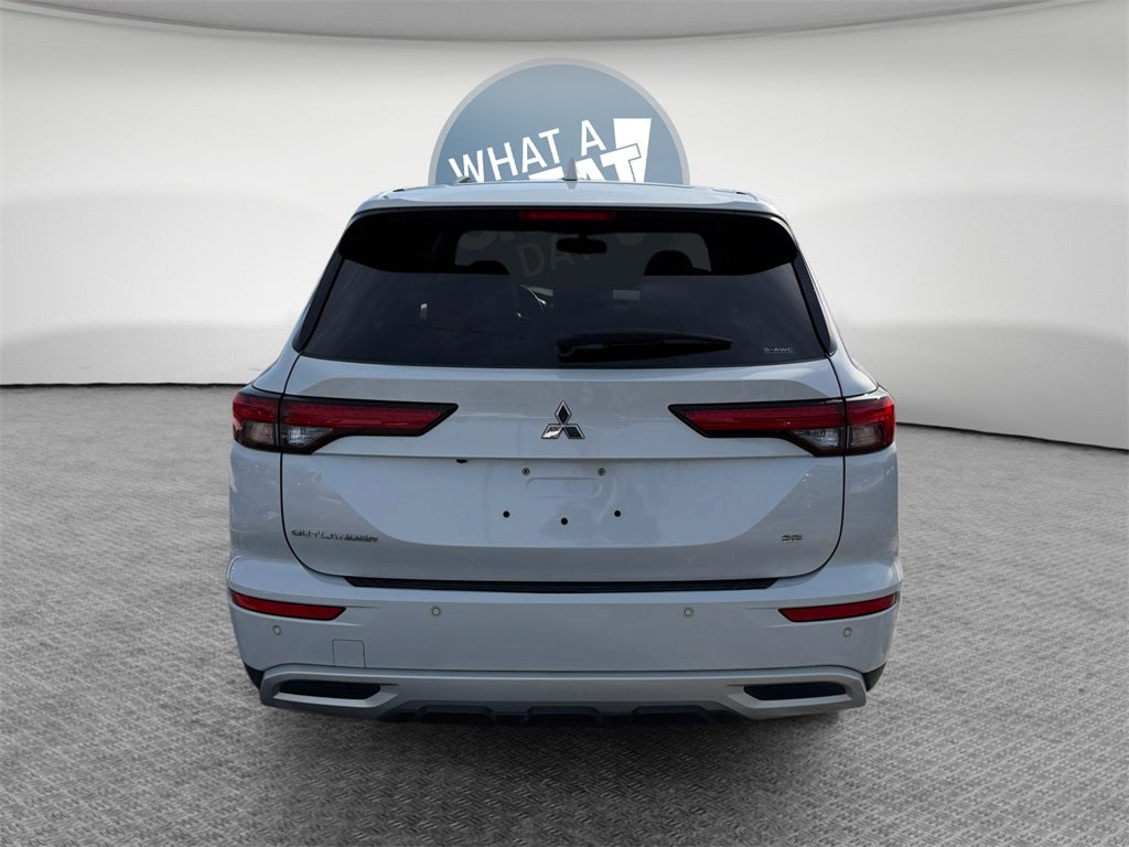 2023 Mitsubishi Outlander SE TECH PACKAGE