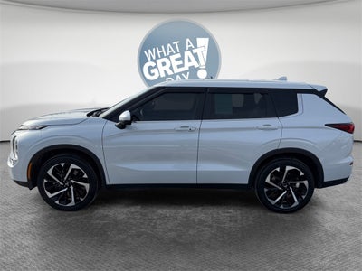 2023 Mitsubishi Outlander SE TECH PACKAGE